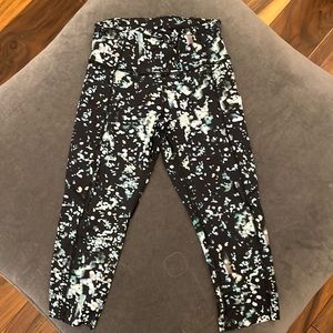 Lululemon Capri Leggings. Excellent condition. Never tumble dried. Non smoker.